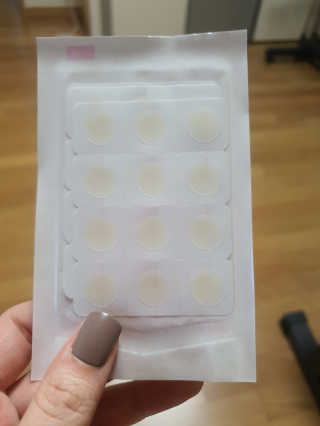 엘라밴드 하이드로 도트 스팟패치 12mm, 10mm — 5점을 준 리뷰어가 2020년 8월 올린 사용 사진