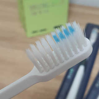 대웅제약 [덴티가드랩] 그립핏 칫솔 1세트 - 12개입 — 5점을 준 리뷰어가 2020년 8월 올린 사용 사진
