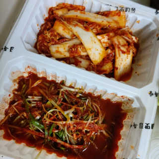 [동네맛집족발] 4개 족발 중 택1 — 5점을 준 리뷰어가 2020년 5월 올린 사용 사진