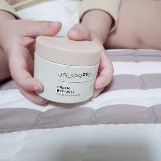 어글리프루프 크림 바이어글리 하이드레이션 샤워 50ml — 4점을 준 리뷰어가 2020년 11월 올린 사용 사진