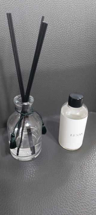 레나스 프리미엄 아로마 디퓨저 200ml  [1SET] — 5점을 준 리뷰어가 2020년 9월 올린 사용 사진