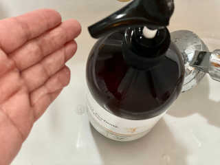 달리프 베러 퍼퓸 샴푸 1000ml 레이니데이 or 일랑로즈 — 5점을 준 리뷰어가 2020년 11월 올린 사용 사진