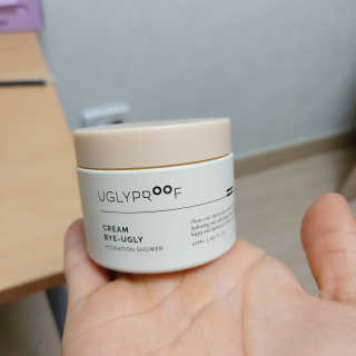 어글리프루프 크림 바이어글리 하이드레이션 샤워 50ml — 4점을 준 리뷰어가 2020년 12월 올린 사용 사진