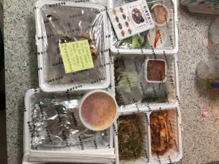 [동네맛집족발] 4개 족발 중 택1 — 5점을 준 리뷰어가 2020년 7월 올린 사용 사진