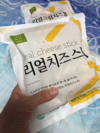 가치식탁 리얼치즈스틱, 리얼크림치즈볼 — 5점을 준 리뷰어가 2020년 10월 올린 사용 사진