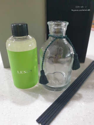 레나스 프리미엄 아로마 디퓨저 200ml  [1SET] — 4.5점을 준 리뷰어가 2020년 9월 올린 사용 사진