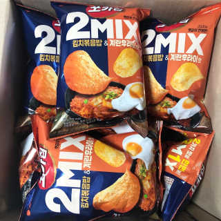 포카칩 2MIX 김치볶음밥 and 계란후라이맛 — 4.5점을 준 리뷰어가 2020년 7월 올린 사용 사진