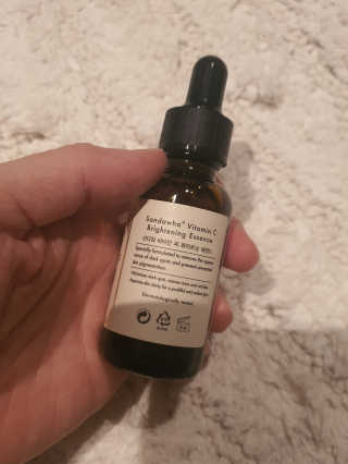 [스킨큐어] 산다화 비타민C 화이트닝 에센스 30ml — 5점을 준 리뷰어가 2020년 4월 올린 사용 사진