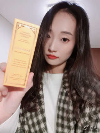 [스킨큐어] 산다화 비타민C 화이트닝 에센스 30ml — 5점을 준 리뷰어가 2020년 4월 올린 사용 사진