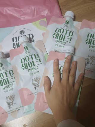 [꾸콤] 참참 OOTD쉐이크 담백한 일주일세트 50g x 5 — 5점을 준 리뷰어가 2020년 11월 올린 사용 사진