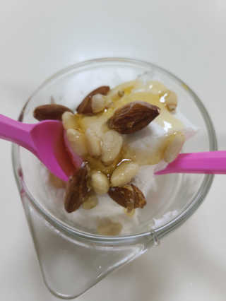 요즘 그릭요거트  플레인 — 5점을 준 리뷰어가 2020년 8월 올린 사용 사진