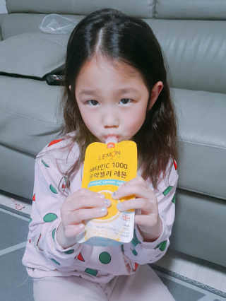 푸드마스터그룹 레몬킹 비타민C1000 곤약젤리 2종 — 5점을 준 리뷰어가 2020년 4월 올린 사용 사진
