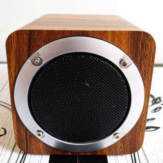 SEVIZ MINI10W 레트로 블루투스 스피커 — 3점을 준 리뷰어가 2020년 10월 올린 사용 사진