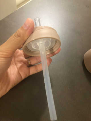 유비맘 샘방지 PPSU 빨대컵_컬러 랜덤 발송 — 5점을 준 리뷰어가 2020년 7월 올린 사용 사진