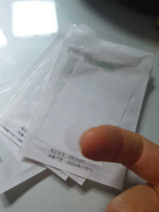 엘라밴드 하이드로 도트 스팟패치 12mm, 티트리 — 4.5점을 준 리뷰어가 2020년 8월 올린 사용 사진