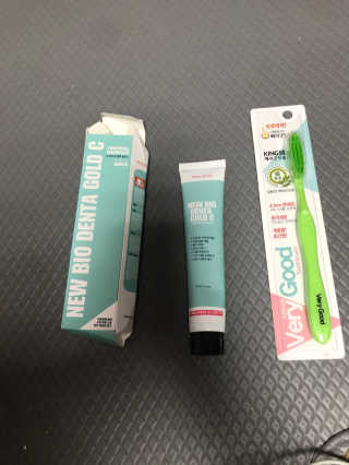 뉴바이오덴타골드C 치약, 킹두 대왕칫솔 — 5점을 준 리뷰어가 2020년 4월 올린 사용 사진