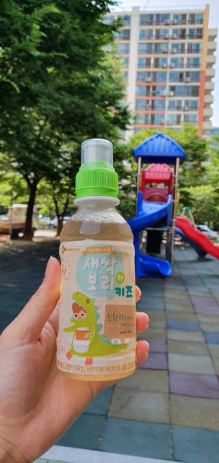 새싹보리차키즈 새싹보리차 키즈 12병 — 5점을 준 리뷰어가 2020년 7월 올린 사용 사진