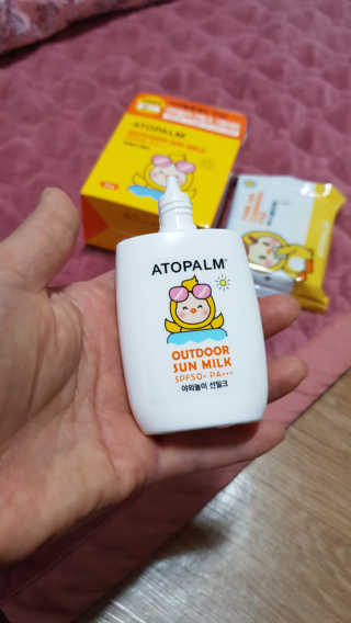 아토팜 야외놀이 선밀크 SPF50+ PA+++ — 5점을 준 리뷰어가 2020년 5월 올린 사용 사진