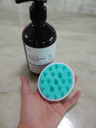 달리프 베러 퍼퓸 샴푸 1000ml 레이니데이 or 일랑로즈 — 4.5점을 준 리뷰어가 2020년 4월 올린 사용 사진