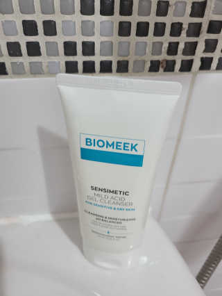 바이오믹 BIOMEEK SENSIMETIC MILD ACID CLEANSER — 4.5점을 준 리뷰어가 2020년 8월 올린 사용 사진