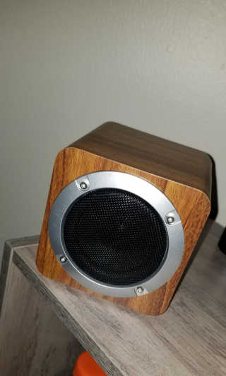 SEVIZ MINI10W 레트로 블루투스 스피커 — 5점을 준 리뷰어가 2020년 8월 올린 사용 사진