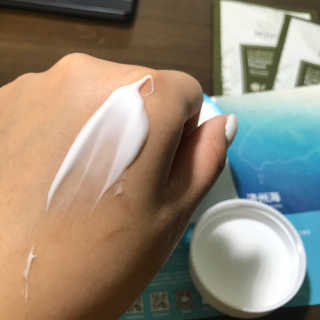 바르는콜라겐 하이온 제주바다보배 슬리핑마스크 100mL — 5점을 준 리뷰어가 2020년 6월 올린 사용 사진