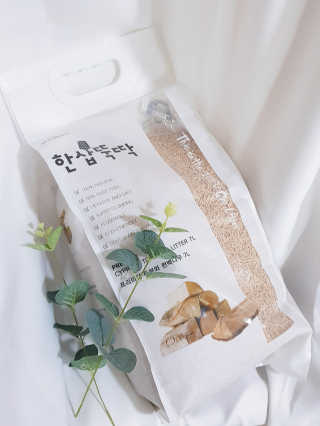 펫토리아 한삽뚝딱 프리미엄 고양이 두부모래 — 5점을 준 리뷰어가 2020년 8월 올린 사용 사진