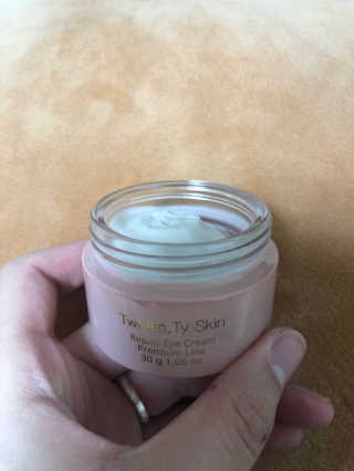 Tween.Ty Skin 트웬티스킨 리페어 아이크림 프리미엄 라인 — 5점을 준 리뷰어가 2020년 10월 올린 사용 사진