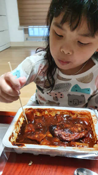 죠스떡볶이 [죠스푸드] 짜빠떡볶이+떡또그+범벅만두 신메뉴 3종 — 3점을 준 리뷰어가 2020년 5월 올린 사용 사진