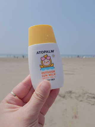 아토팜 야외놀이 선밀크 SPF50+ PA+++ — 4.5점을 준 리뷰어가 2020년 5월 올린 사용 사진