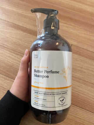 달리프 베러 퍼퓸 샴푸 1000ml 레이니데이 or 일랑로즈 — 3점을 준 리뷰어가 2020년 11월 올린 사용 사진