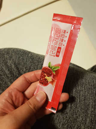 헬스업_쁘띠쁘띠석류콜라겐젤리_20g x 14포 — 5점을 준 리뷰어가 2020년 10월 올린 사용 사진