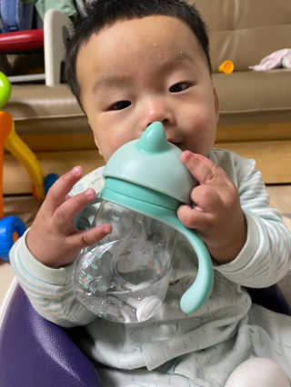 유비맘 트라이탄 코니빨대컵_컬러 랜덤 발송 — 5점을 준 리뷰어가 2020년 10월 올린 사용 사진