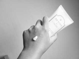 아르투아 ARTOIS 꽃밭에 누운듯 은은한 꽃향기, 아르투아 자르 바디로션 — 5점을 준 리뷰어가 2020년 7월 올린 사용 사진