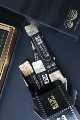 헬스업_천명진프리미엄홍삼스틱_10ml x 30포 — 5점을 준 리뷰어가 2020년 8월 올린 사용 사진