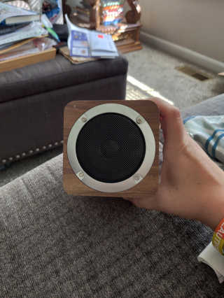SEVIZ MINI10W 레트로 블루투스 스피커 — 4점을 준 리뷰어가 2020년 9월 올린 사용 사진