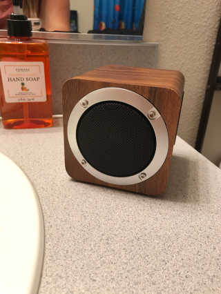 SEVIZ MINI10W 레트로 블루투스 스피커 — 5점을 준 리뷰어가 2020년 8월 올린 사용 사진