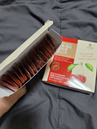 자연에온 가득담은 몽모랑시 타트체리 콜라겐 젤리스틱 — 4점을 준 리뷰어가 2020년 12월 올린 사용 사진