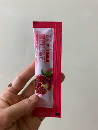 헬스업_쁘띠쁘띠석류콜라겐젤리_20g x 14포 — 5점을 준 리뷰어가 2020년 9월 올린 사용 사진