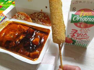 죠스떡볶이 [죠스푸드] 짜빠떡볶이+떡또그+범벅만두 신메뉴 3종 — 4점을 준 리뷰어가 2020년 4월 올린 사용 사진