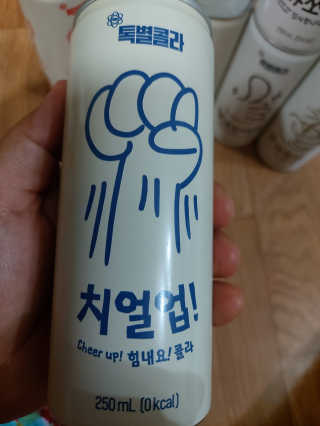 일화 No 슈가0Kcal 스테비아 톡별콜라 콤보팩 250mlX30 캔 — 5점을 준 리뷰어가 2020년 7월 올린 사용 사진
