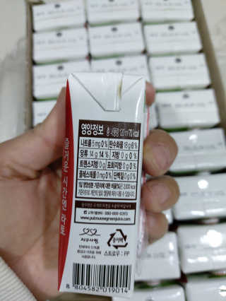 [풀무원녹즙] 어린이 과채음료, 라토앤 트로피칼 1box — 5점을 준 리뷰어가 2020년 10월 올린 사용 사진