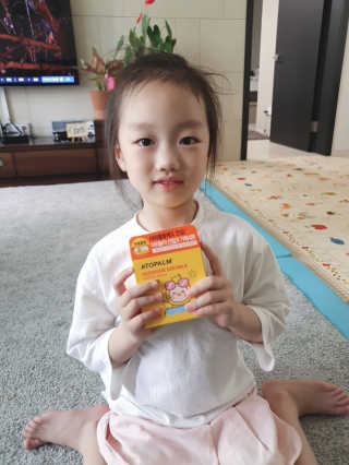 아토팜 야외놀이 선밀크 SPF50+ PA+++ — 5점을 준 리뷰어가 2020년 5월 올린 사용 사진