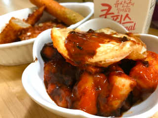 죠스떡볶이 [죠스푸드] 짜빠떡볶이+떡또그+범벅만두 신메뉴 3종 — 4.5점을 준 리뷰어가 2020년 4월 올린 사용 사진