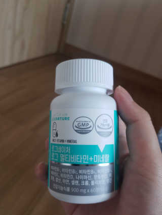 로그네이처 로그 멀티비타민+미네랄 — 5점을 준 리뷰어가 2020년 7월 올린 사용 사진