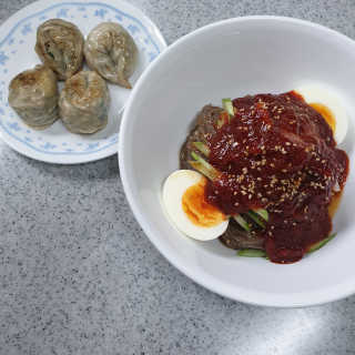 [해주냉면] 신천맛집 매운 비빔냉면 2인분 + 무절임 — 5점을 준 리뷰어가 2020년 5월 올린 사용 사진