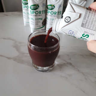 셀렉스스포츠 셀렉스 스포츠 드링크 초콜릿 _ 330ml x 12팩 — 4점을 준 리뷰어가 2020년 11월 올린 사용 사진