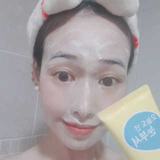 IO 아이오 오늘도 넌 눈부셔 - 데일리 스크럽 클렌징폼 — 5점을 준 리뷰어가 2020년 12월 올린 사용 사진