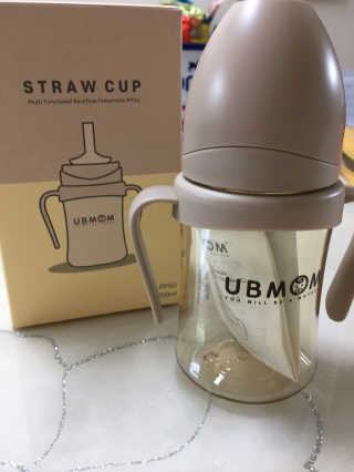 유비맘 샘방지 PPSU 빨대컵_컬러 랜덤 발송 — 5점을 준 리뷰어가 2020년 8월 올린 사용 사진