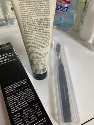 the naked object 디블랙팩치약 디블랙칫솔 세트 — 2.5점을 준 리뷰어가 2020년 4월 올린 사용 사진